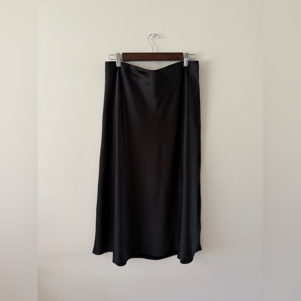 Black Stain A Line Classic Neutral Minimalist Flowy Midi Skirt Women’s Large